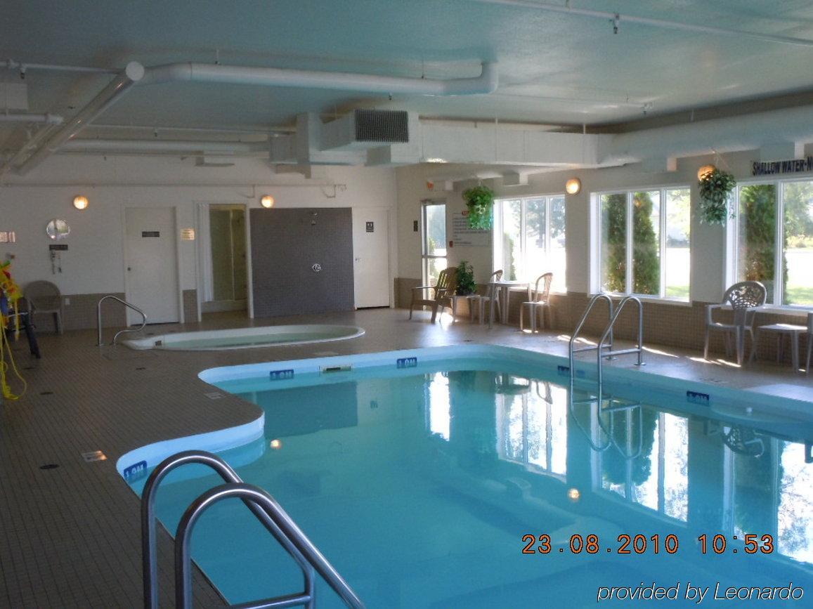 Super 8 By Wyndham Fort Frances Exterior photo