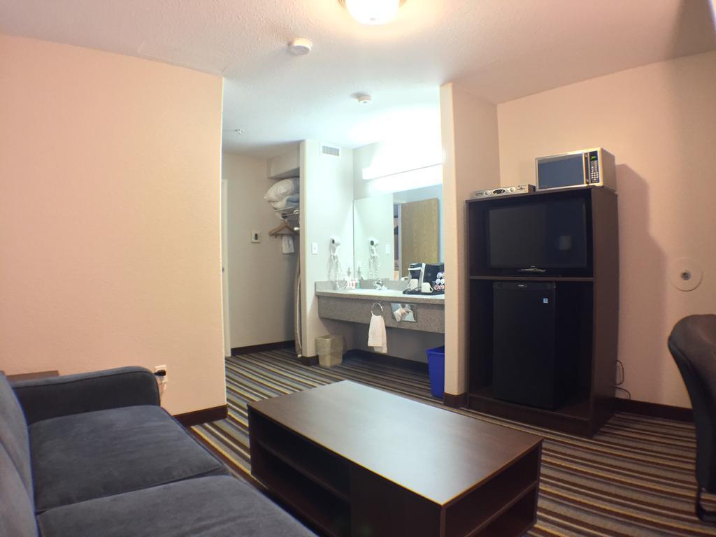 Super 8 By Wyndham Fort Frances Exterior photo